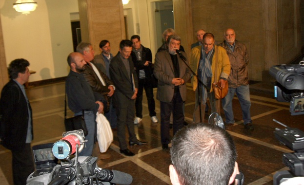 Как едно почетно членство скара художниците