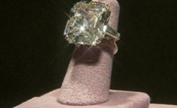 В САЩ откриха изложба от бижутата на Елизабет Тейлър 