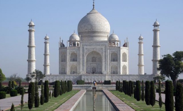 Тадж Махал ще се срути до няколко години