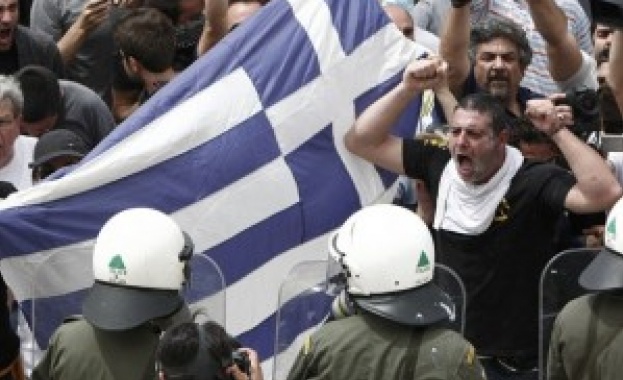 И в Гърция стачкуват!