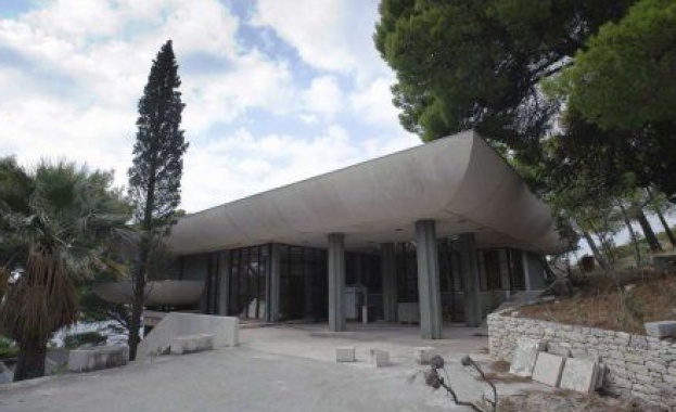 Първи снимки на тайния комплекс на Тито  