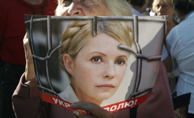 Привърженици на Тимошенко протестират пред съда 