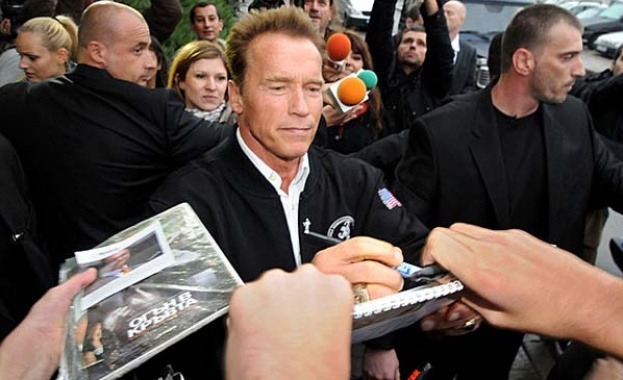 Биолози: Снимките на "Непобедимите" в Деветашката пещера пречат на прилепите