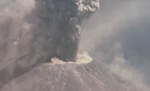 Вулканът на Камчатка е опасен за авиацията
