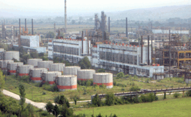 Плевенската рафинерия започва отново работа през декември