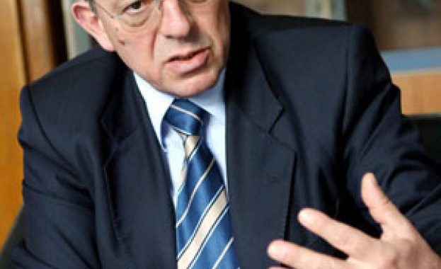 Папаризов: Фактът, че се заемаме с една порезна рана е ясен пример за политическа поръчка