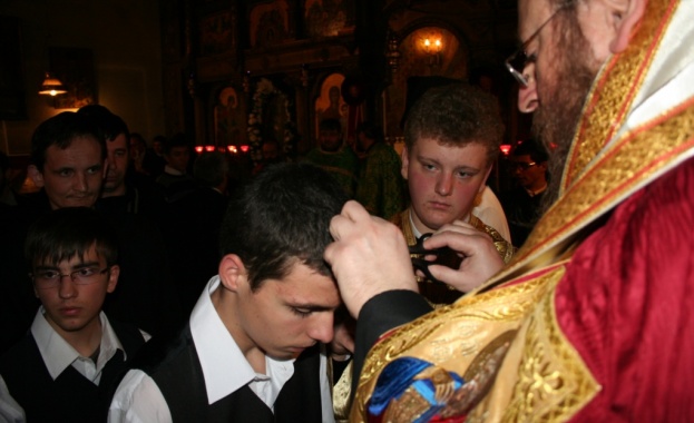 34-ма първокурсници от Софийската семинария бяха постригани за иподякони 