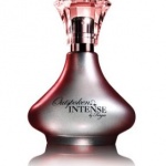 АVON представя втория парфюм на Фърги - Outspoken Intense