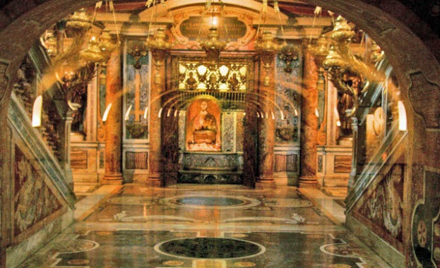 Ватикана отвори за поклонници и туристи древния некропол с гроба на Св. Петър