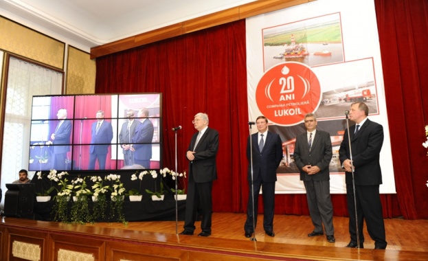 Румънското правителство оцеля след вот на недоверие