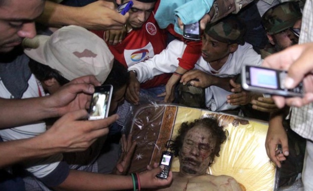 Преди смъртта си Кадафи е бил подложен на тормоз