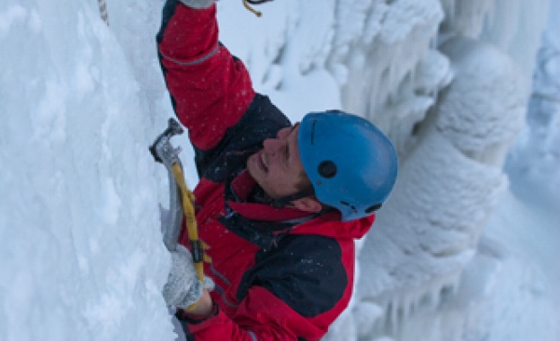 Откриха замръзнали изчезналите френски алпинисти