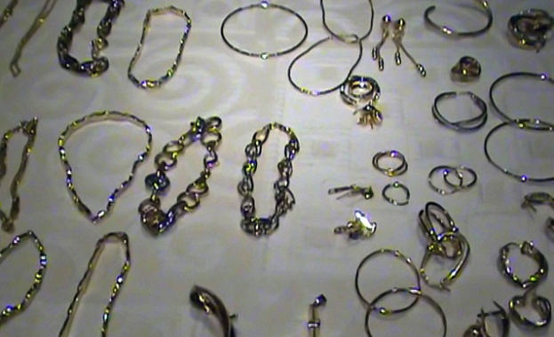 Спецакция "Злато" обхожда заложните къщи в Перник