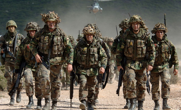 При самоубийствения атентат в Афганистан вчера са загинали двама британски войници 