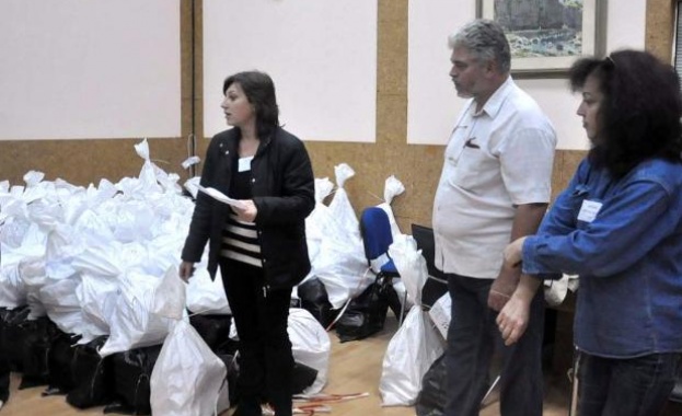 Откриха чувал без бюлетини при повторното броене в Кърджали