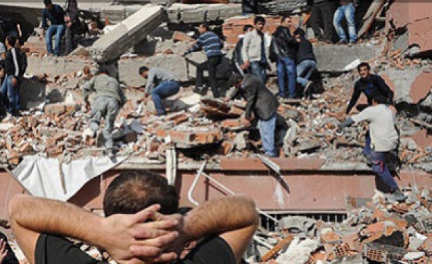 След 108 часа под земята след земетресението в Турция извадиха живо момче  
