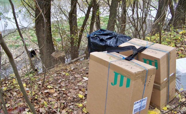 Цигари в кутия от сладкиши задържаха митнически служители от Митница Аерогара София