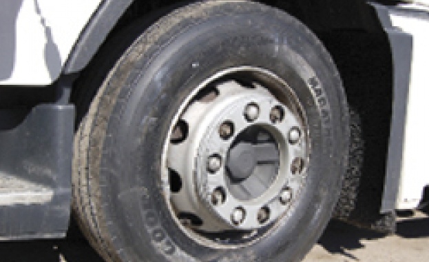 Почват масови проверки на камиони и автобуси за гуми 