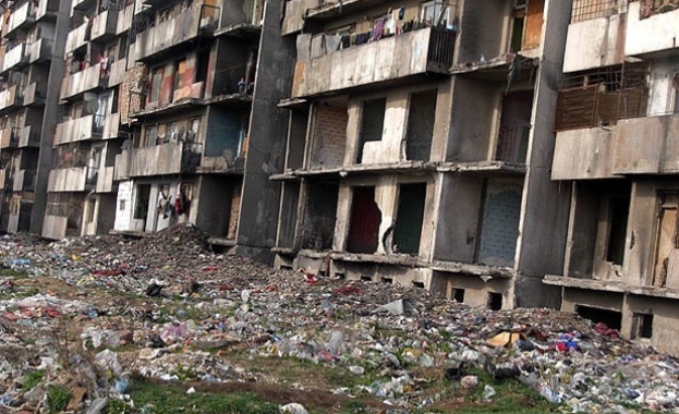 Община Ямбол спечели първите три дела, заведени от собственици на съборения блок 20 