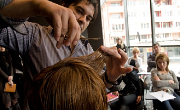 Кичури, събирани след подстригване във фризьорските салони, се използват за