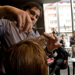 Как коси от фризьорски салони се използват за събиране на петролни разливи