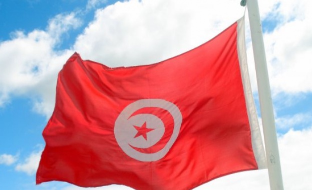 Двама души са загинали при катастрофа на военен самолет в Тунис