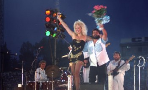 Лепа Брена: За пръв път България е на прав път в политиката