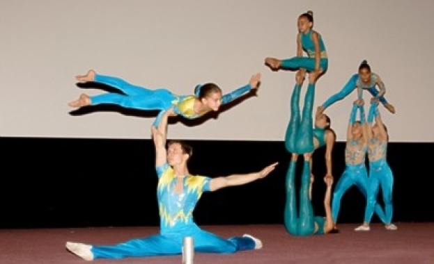 Мирела Иванова-Златин Киров взеха бронз в многобоя на Европейското по акробатика 