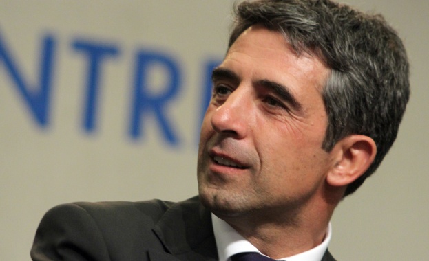 Плевнелиев: Жена ми ще продължи да си работи, а за децата облаги не искам 