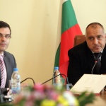 Много кадровици - хилав кабинет