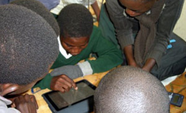 Слънчеви iPad-и може да зарадват децата в Зимбабве