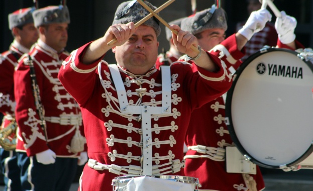 Гвардейският представителен духов оркестър с празничен концерт 