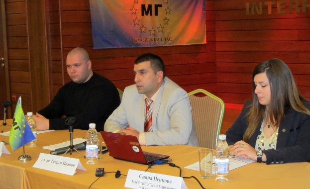 Младежи обсъждат причини, последствия и изходи от Световната икономическа криза  