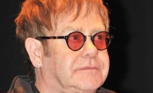 Елтън Джон в болница заради стомашна инфекция