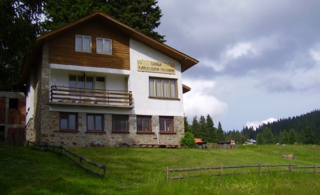 Проверяват хижите