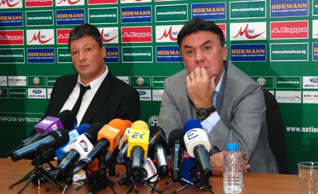 Националите по футбол играят с Холандия на 26 май 2012 г.