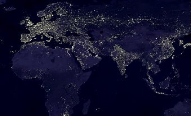 Астрономи предлагат да се търсят извънземни по светлината на градовете им 