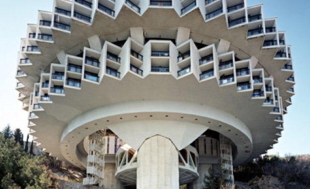 Архитектура от дърво и позабравени соц проекти