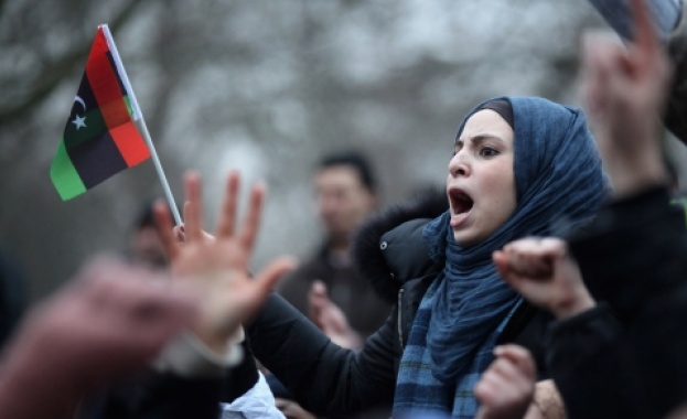 Тунис: Стотици жени демонстрираха в защита на правата си 