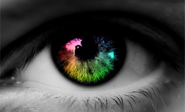 Променят цвета на очите с операция