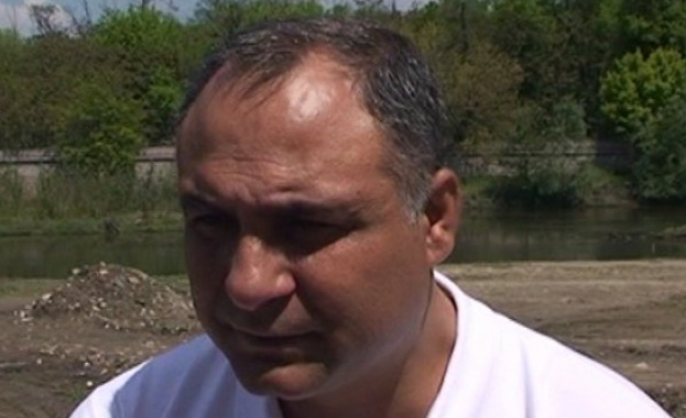 Замеряха Ангел Рашков с камъни в Катуница