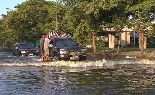 Тайланд се готви за втори удар на водната стихията 