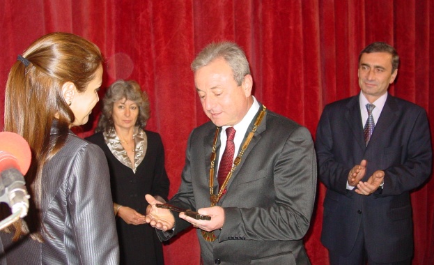 Казанджиев се закле, Корнелия Маринова стана председател на общинския съвет  