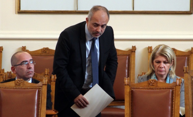 Опозицията атакува пенсионната реформа пред Конституционния съд