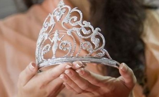 Мис САЩ 2010 пияна зад волана