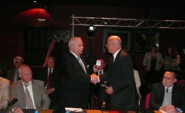 Зам.-министър Митко Тодоров награди със "Златен век" директора на руския културно-информационен център