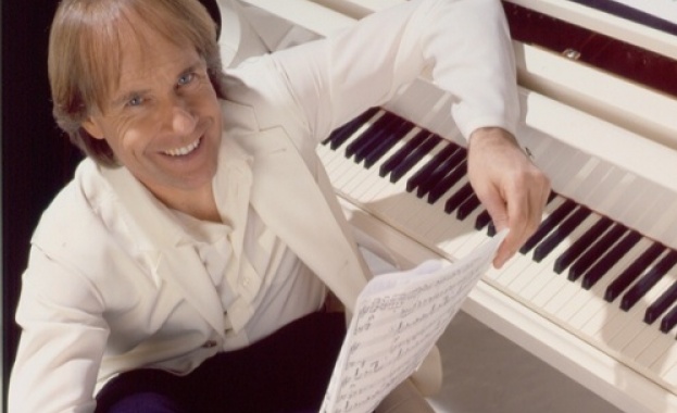 Ричард Клайдерман идва с френски перкусионист 