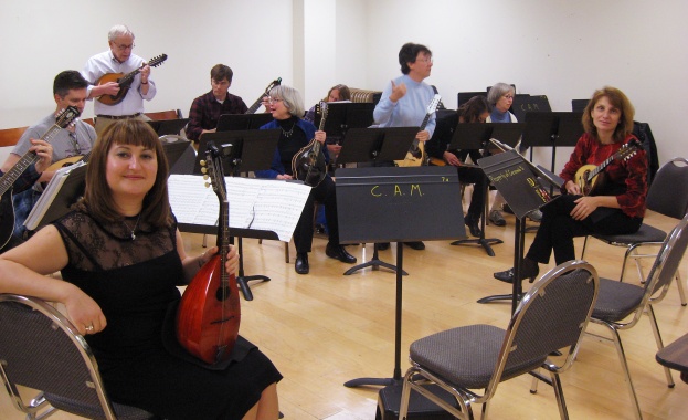 Квартет „Сезони" учи американци на българска фолклорна музика