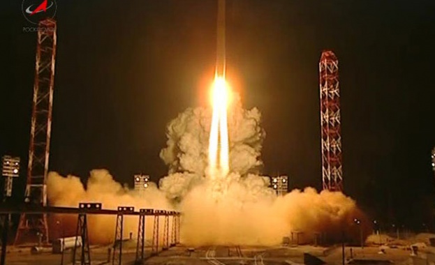 Роскосмос: Има надежда „Фобос-грунт” да полети към Марс