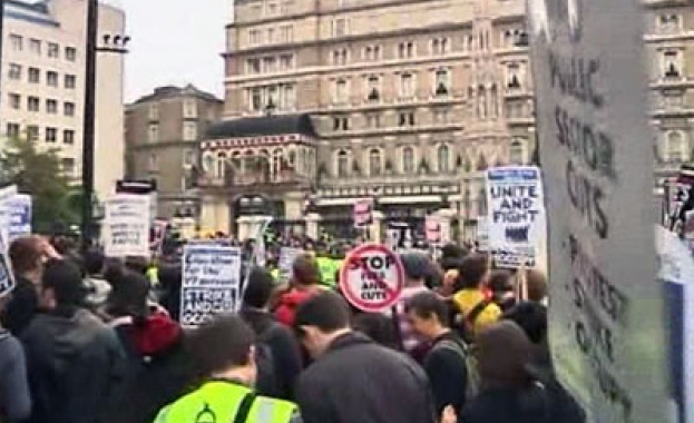 Лондонската полиция арестува десетки протестиращи